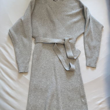 graues Winterkleid