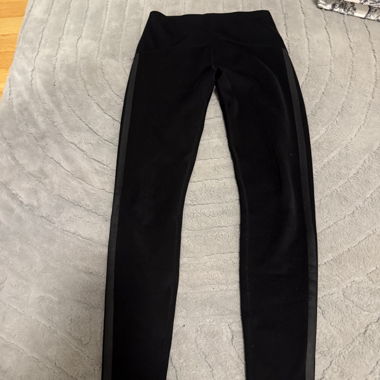 Pantaloni sportivi neri con righe laterali