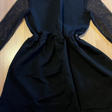 Robe à manches longues avec des trous