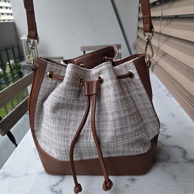 Borsa a secchiello con coulisse marrone
