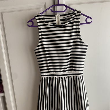 Gestreiftes Kleid