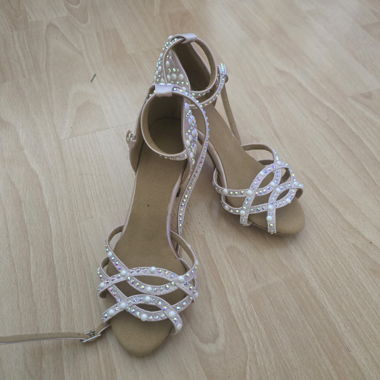 Sandali con tacco beige strassati