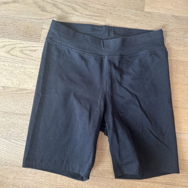 kurze schwarze hosen