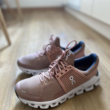 On Cloudswift (Blush/Denim)
