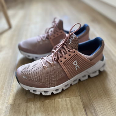 On Cloudswift (Blush/Denim)