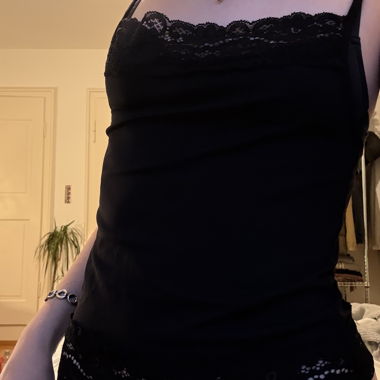 Haut en dentelle noire
