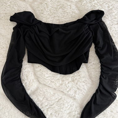 Corsetto nero scollato con maniche lunghe in mesh