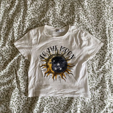 White top with print
