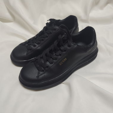GUESS schwarze Sneaker
