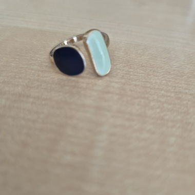 Anello aperto con pietre