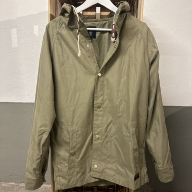 Veste à capuche olive d’Electric