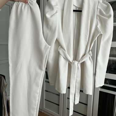 Ensemble blanc avec blazer