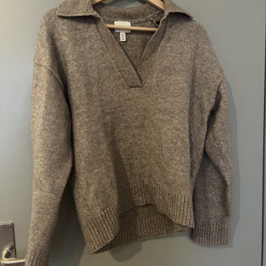 Maglione in maglia con colletto