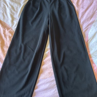 Pantalon large noir en tissu taille haute