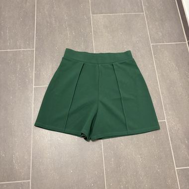 Grüne Shorts