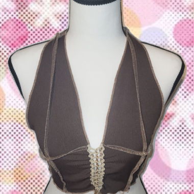 Braunes Neckholder-Crop-Top