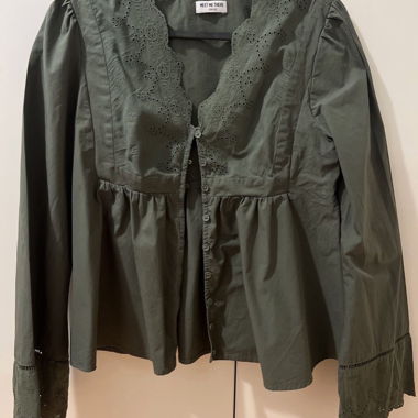 Blouse en dentelle verte