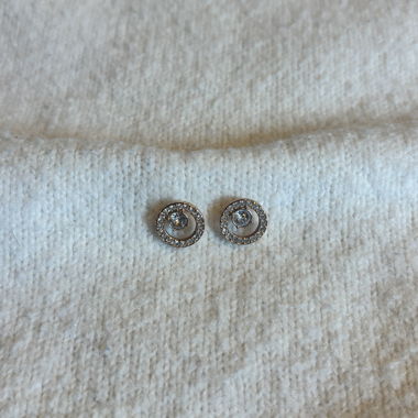 Boucles d’oreilles à clous en zircones de Swarovski