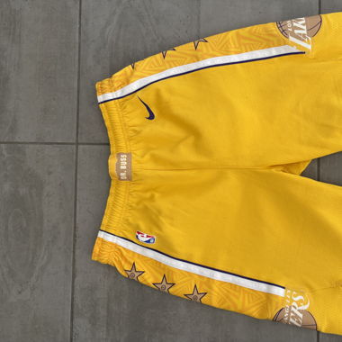 Lakers short