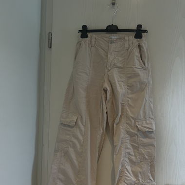 Beige Parachute Hose mit Taschen