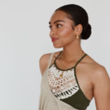 Bralette a Collo Alto in Crochet