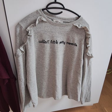 Grauer Sweater mit Rüschen, Grösse L