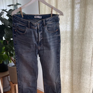Jeans mit leichten Schlag 