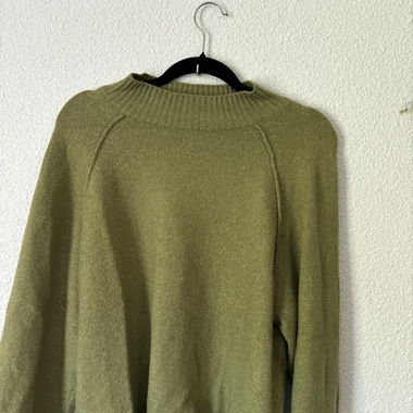 Stradivarius grüner Oversize-Pullover 