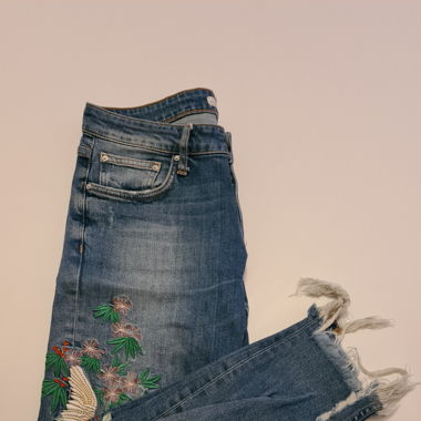 Bestickte Jeans