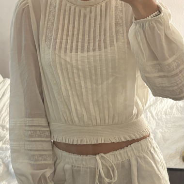 Blusa in pizzo trasparente