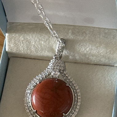 Pendant with natural stone