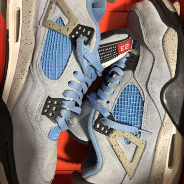 Air Jordan 4 UNC blu