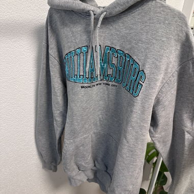 Grauer Hoodie