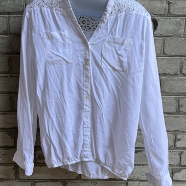 Bluse weiss mit Spitzen 