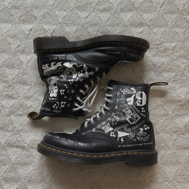 Stivali Dr Martens Scribbl customizzati
