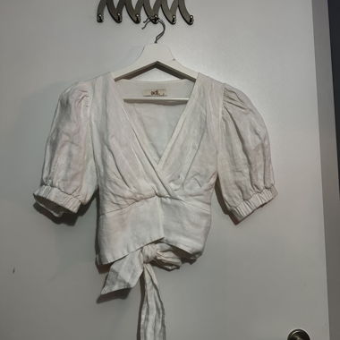 Blusa avvolgente bianca con maniche a sbuffo