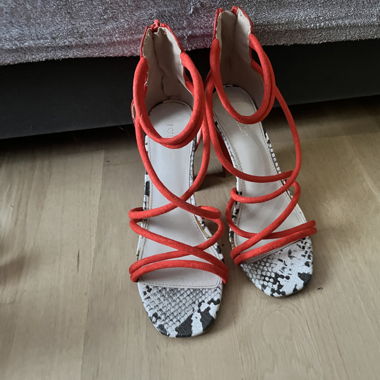 orange Sandalen