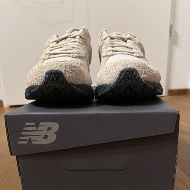 New Balance M2002 