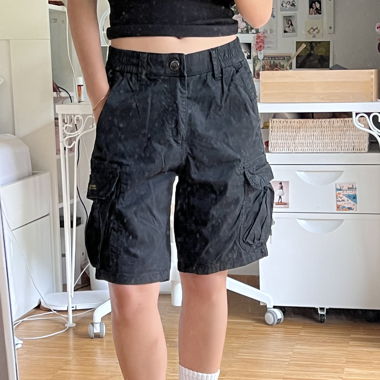 black cargo jorts