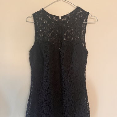 Belle robe courte noir 
