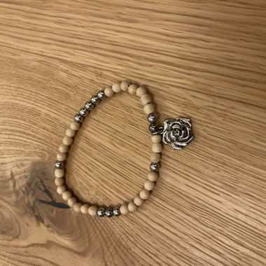 Perlen-Armband mit Blumenanhänger