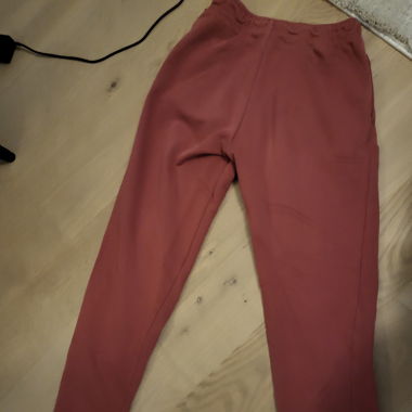Red sweatpant/ rote Trainerhose