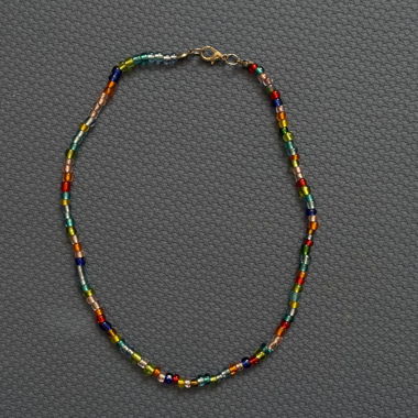 Collier de perles multicolores
