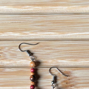 Orecchini vintage con perline di legno