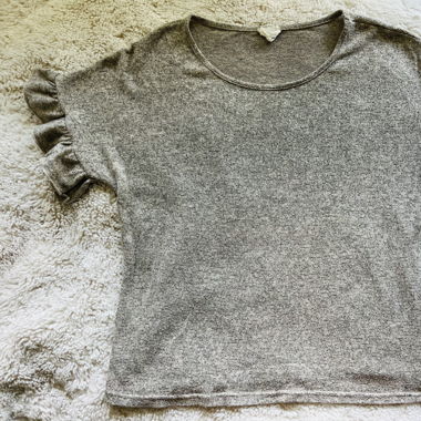 T-shirt mit Volantärmeln