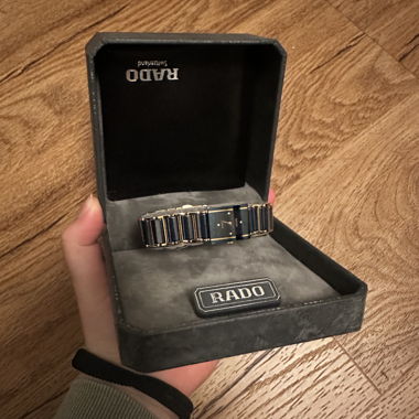 Orologio analogico RADO in ceramica e finitura dorata