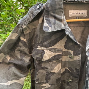 Veste à imprimé camouflage