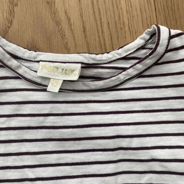 Gestreiftes T-Shirt mit Rüschenärmeln