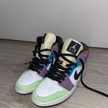Air Jordan Mid SE Lightbulb 