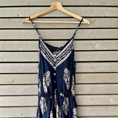 Kurzer luftiger Jumpsuit